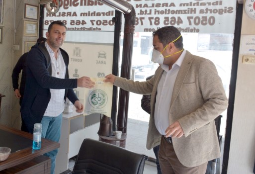 Sorgun Belediyesi tarafından esnaflara ve vatandaşlara maske, eldiven ve dezenfektan