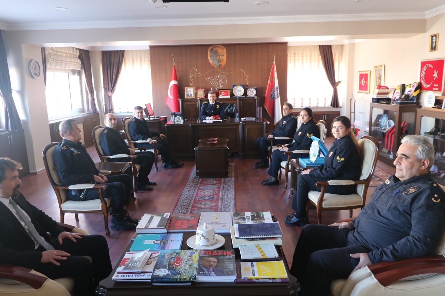 Yozgat İl Jandarma Komutanı Albay Bilgihan Yeşilyurt, beraberinde askeri personel