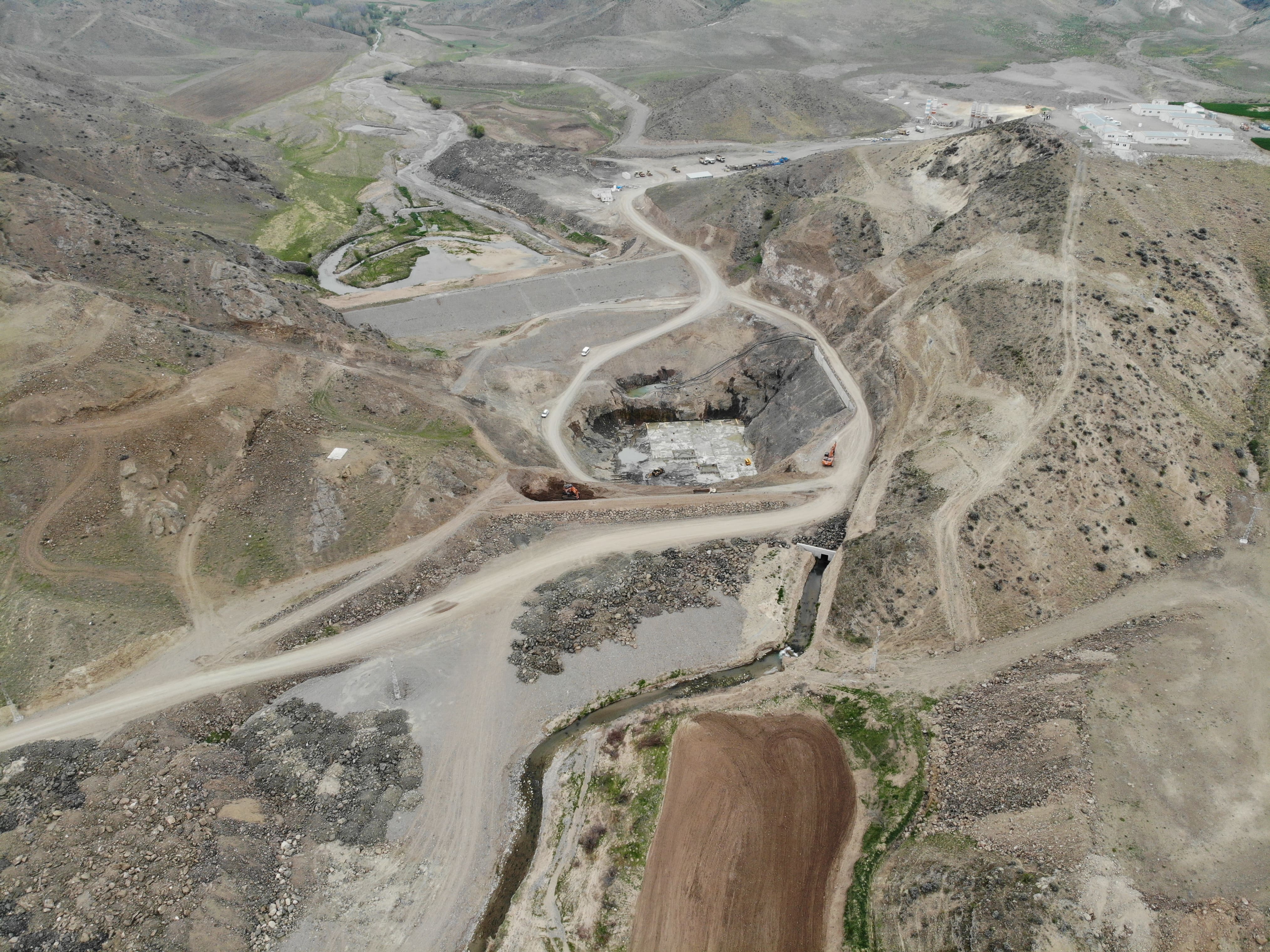 Yozgat’ın Yerköy ilçesinde yapımı devam eden İnandı Barajı’nın tamamlanmasıyla 28