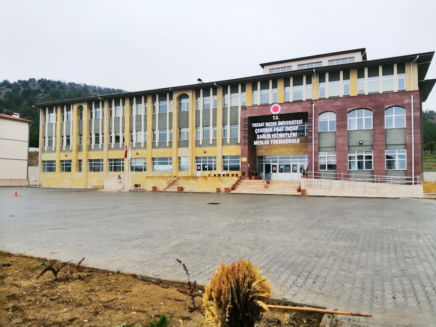 Yükseköğretim kurumlarındaki engelli bireylerin mekânlara, eğitsel imkânlara ve sosyo-kültürel faaliyetlere