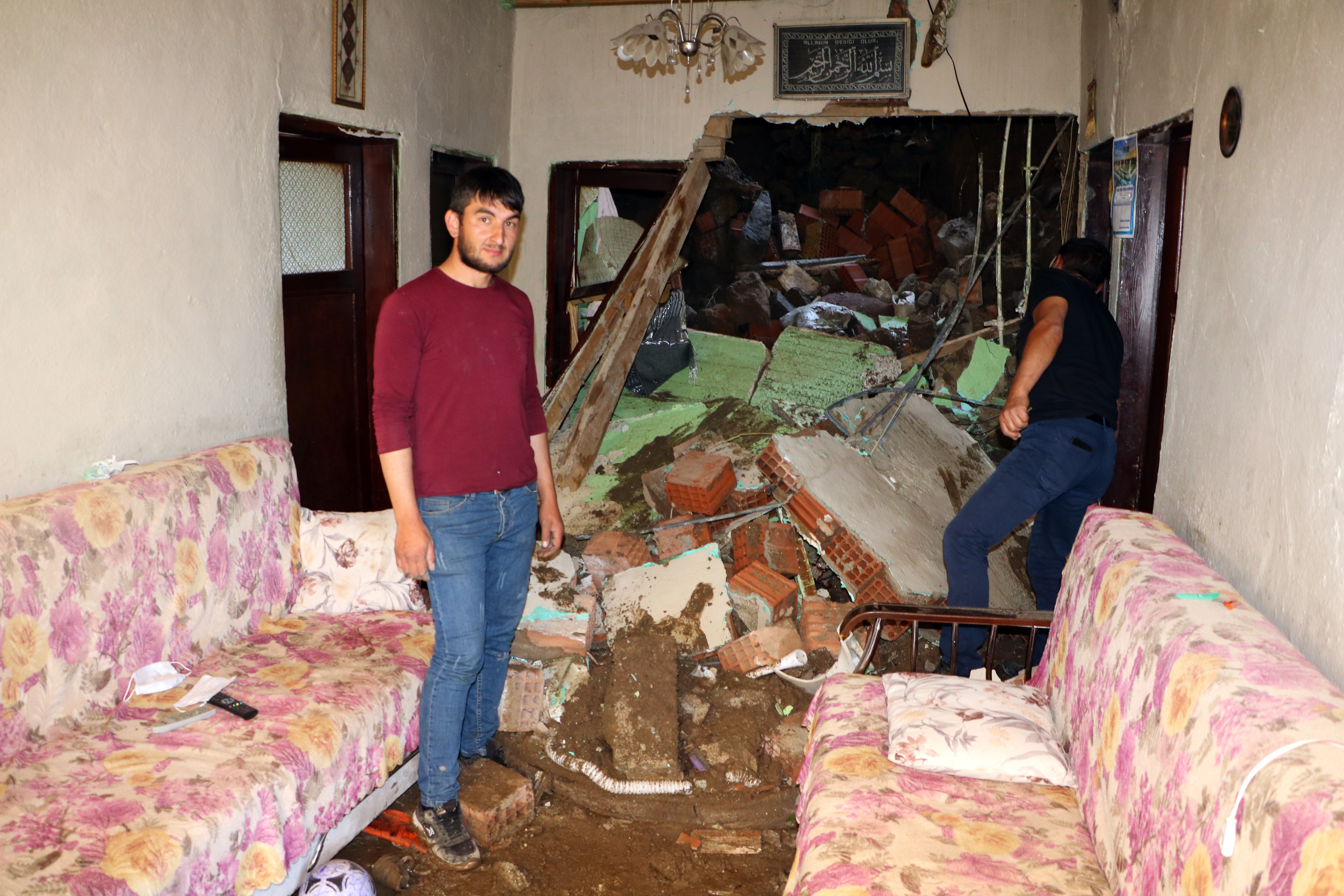 Yozgat’ta dün akşam saatlerinde etkili olan yağmur ve dolu yağışı