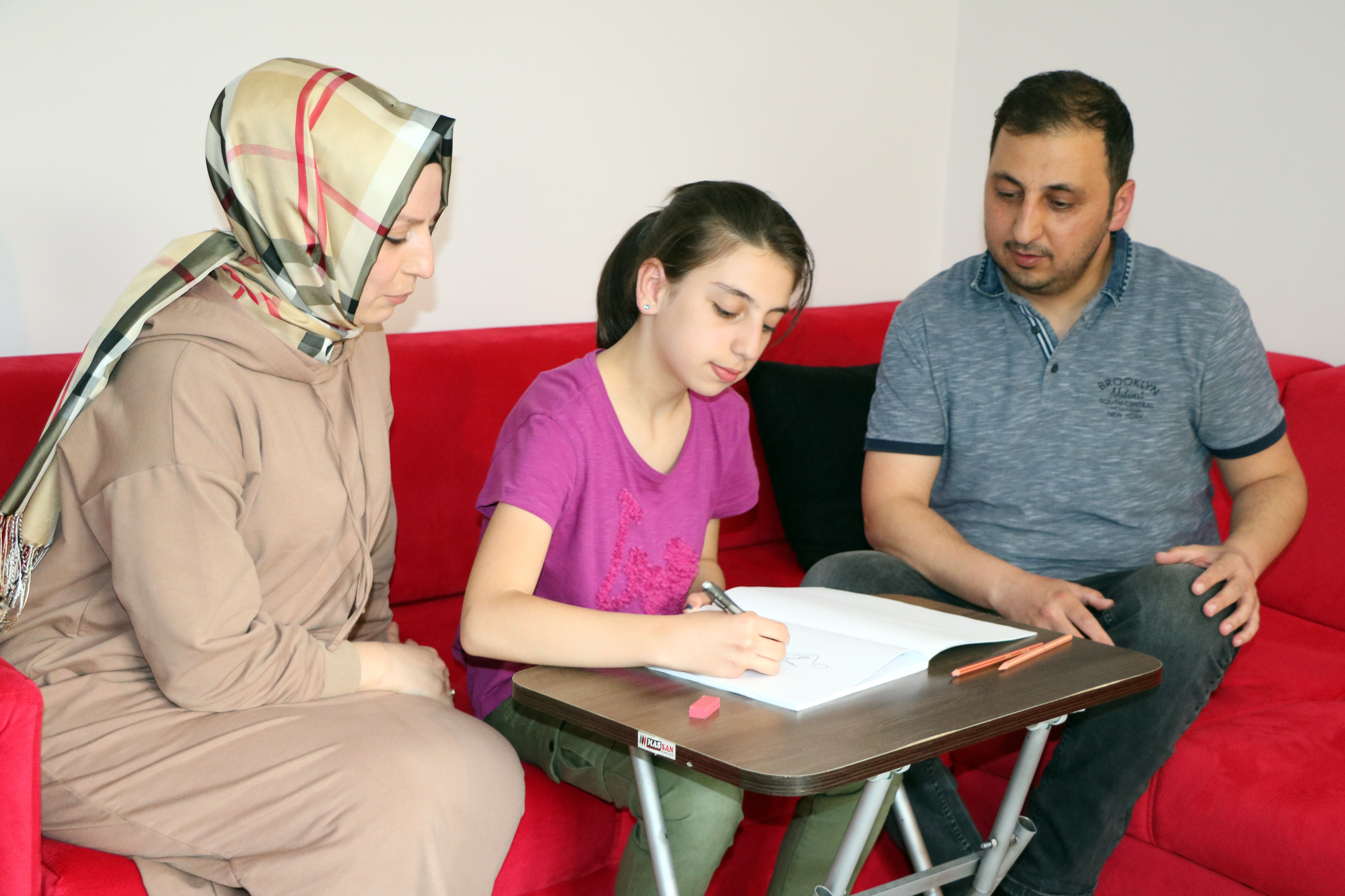 Yozgat’ta 13 yaşındaki Elife Rana Erbek, eli kalem tutar tutmaz