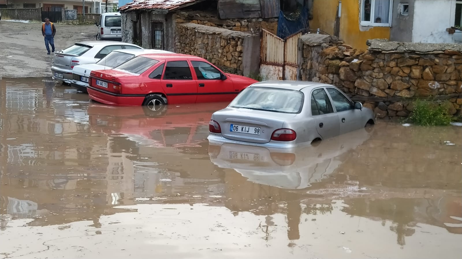 Yozgat’ta önceki gün akşam saatlerinde etkili olan yağmur ve dolu,