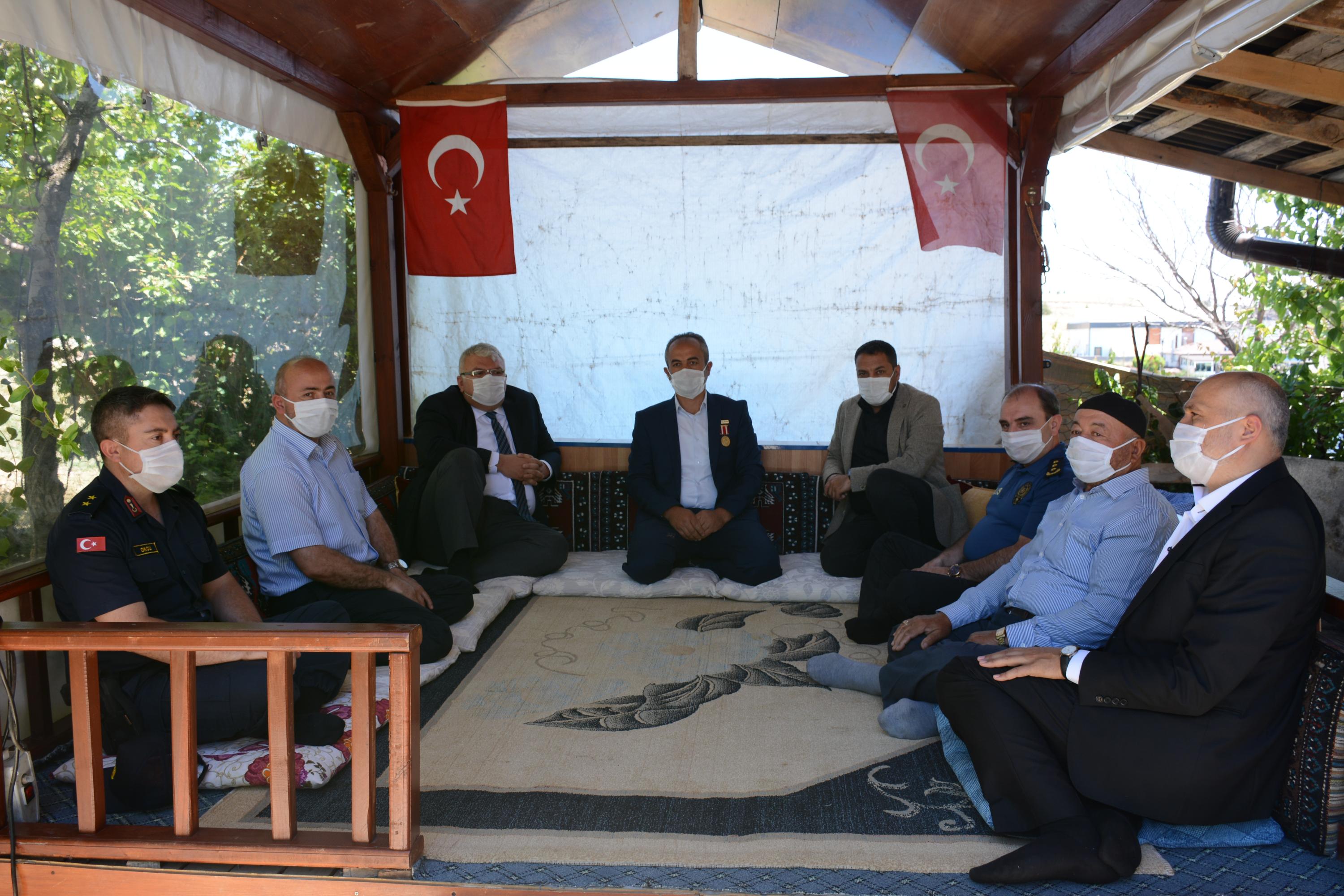 Sorgun Belediye Başkanı M. Erkut Ekinci, İlçe Kaymakamı Bahadır Güneş,
