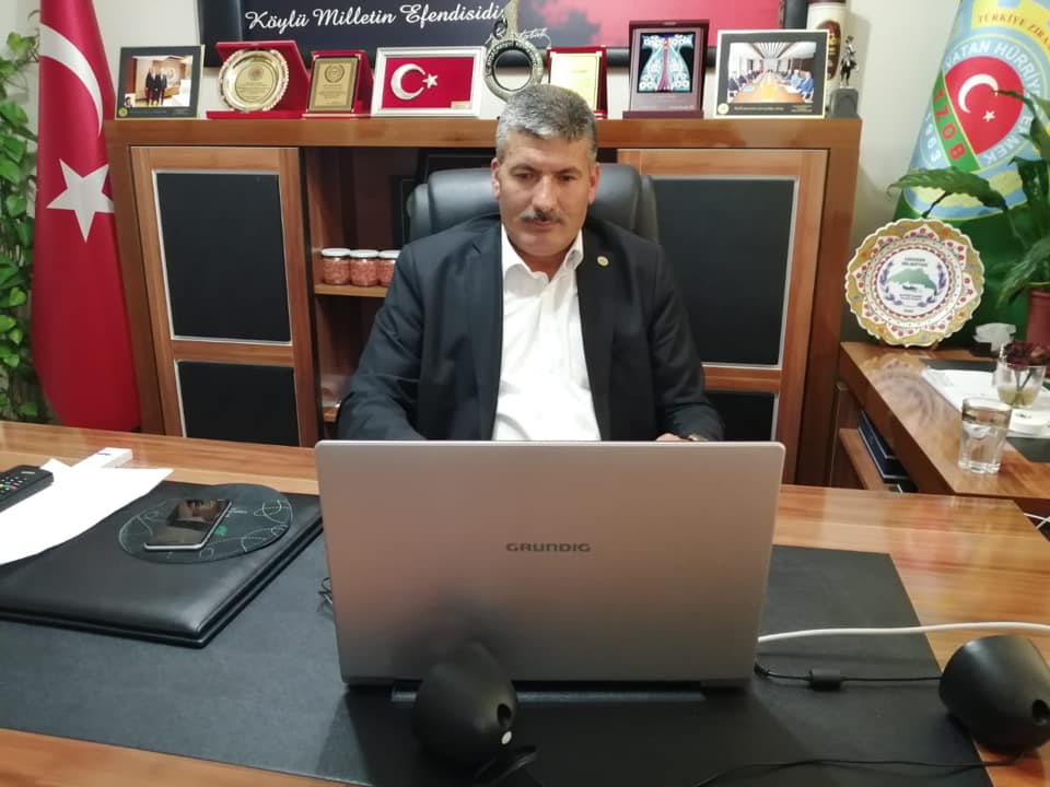 Akdağmadeni Ziraat Odası Başkanı Eyyüp Elmalı telekonferans yöntemiyle bölge çiftçisinin
