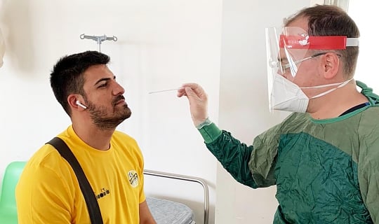 Sorgun Belediyesporlu voleybolcular ve teklik heyet Kovid-19 testinden geçti.
