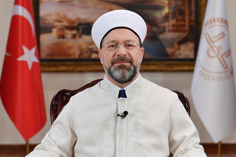 Diyanet İşleri Başkanı Ali Erbaş, sosyal medya hesaplarında yaptığı paylaşımla,