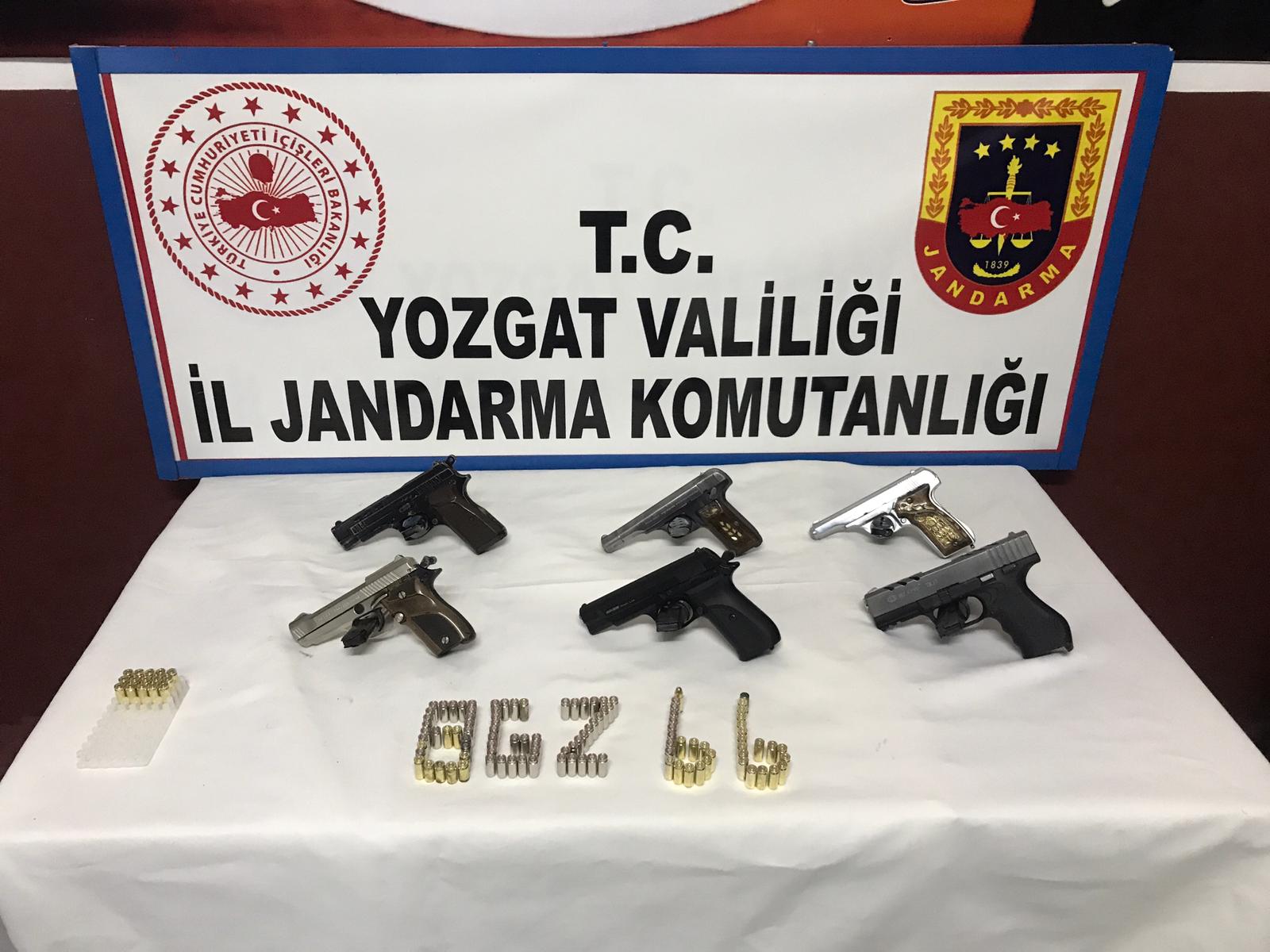 Yozgat İl Jandarma Komutanlığı ekipleri bir otomobilde yaptıkları aramada 6