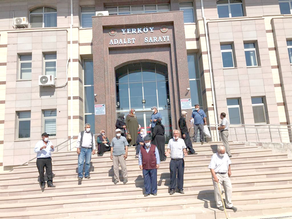 Yerköy ilçesi Cumhuriyet Savcılığına gidip suç duyurusunda bulunan yaklaşık 50