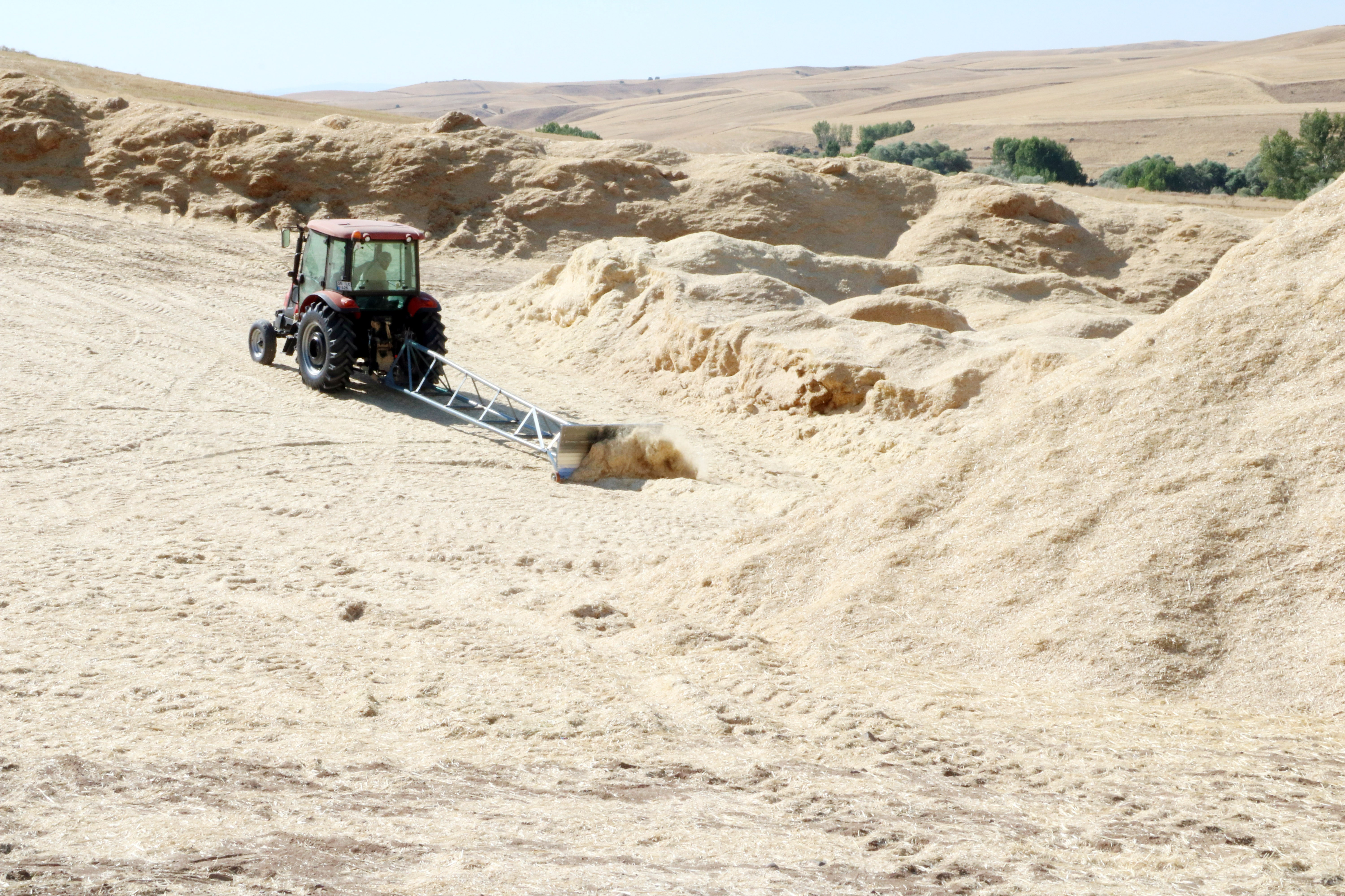 Yozgat’ta hububat ekili alanlarda hasat sezonunun tamamlanmasının ardından çiftçiler, kış