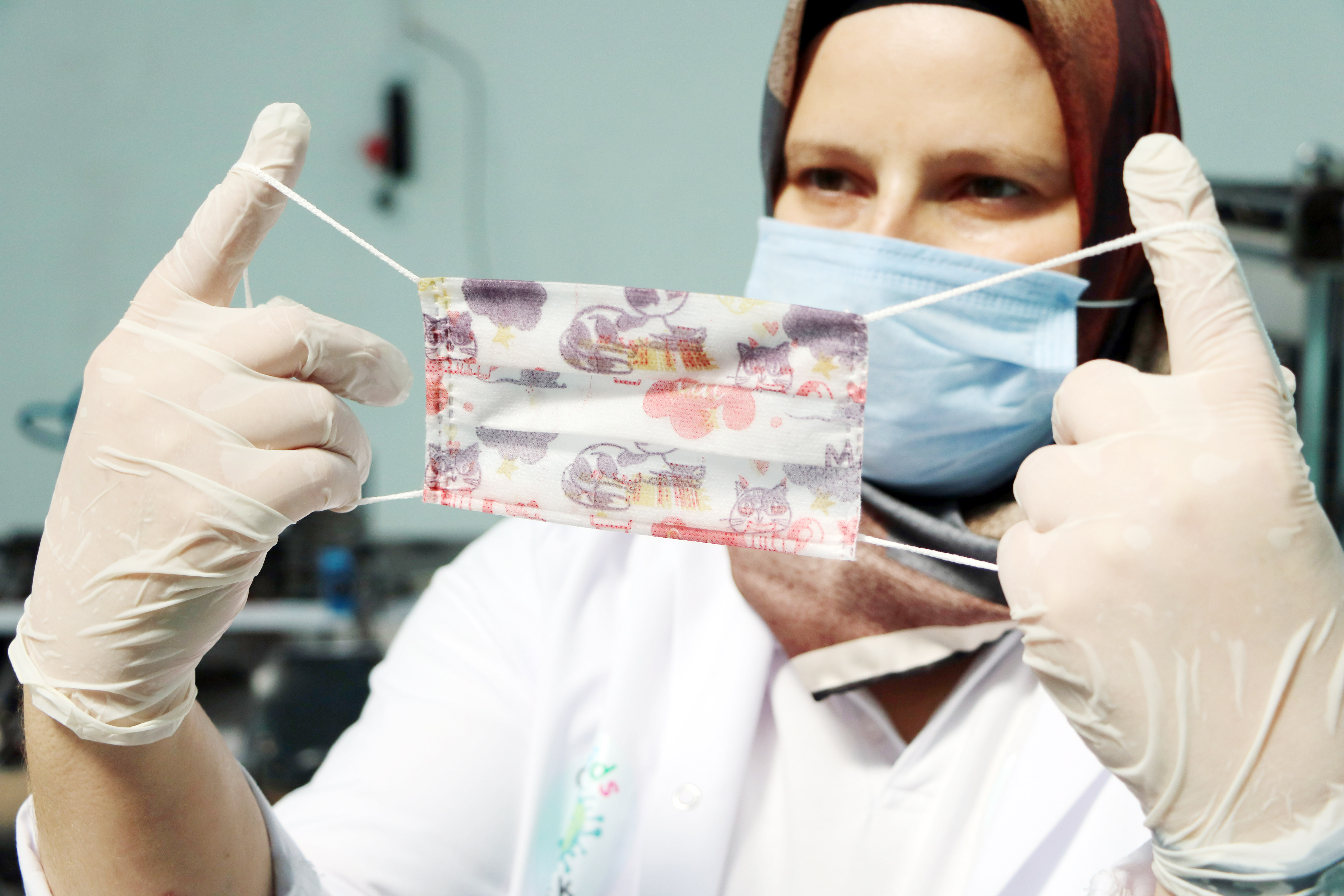 Çayıralan ilçesinde bir fabrikada, okulların açılmasına kısa bir süre kala