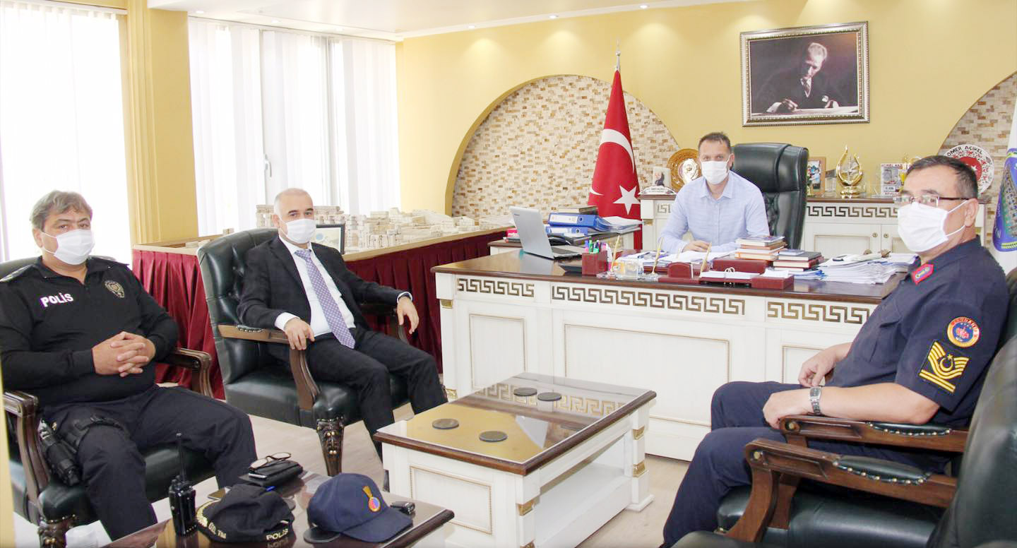 Kısa bir süre önce Sarıkaya Kaymakamlığına atanan Selami Işık, beraberinde