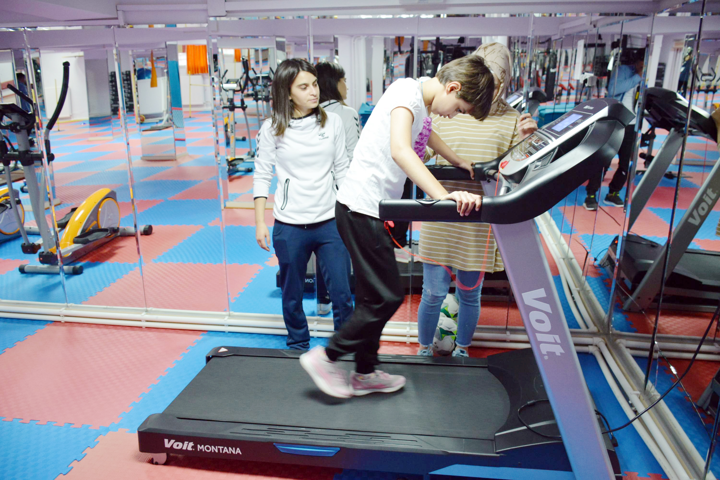 Sorgun Belediyesi otizm ve down sendromlu çocukların sporla temel becerilerini