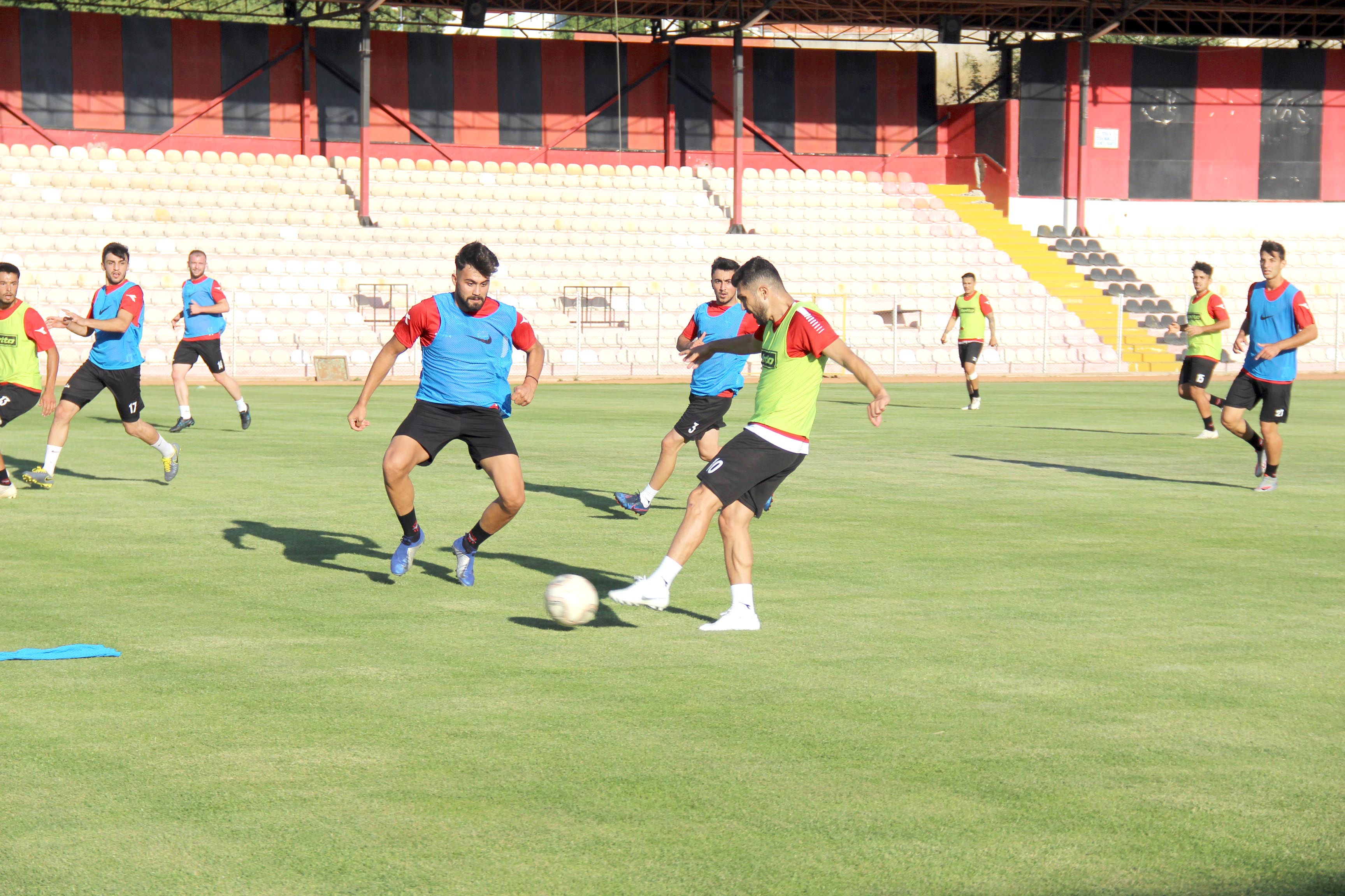 Yeni sezona şampiyonluk parolası ile girmeye hazırlanan Yozgatspor dün Şehir