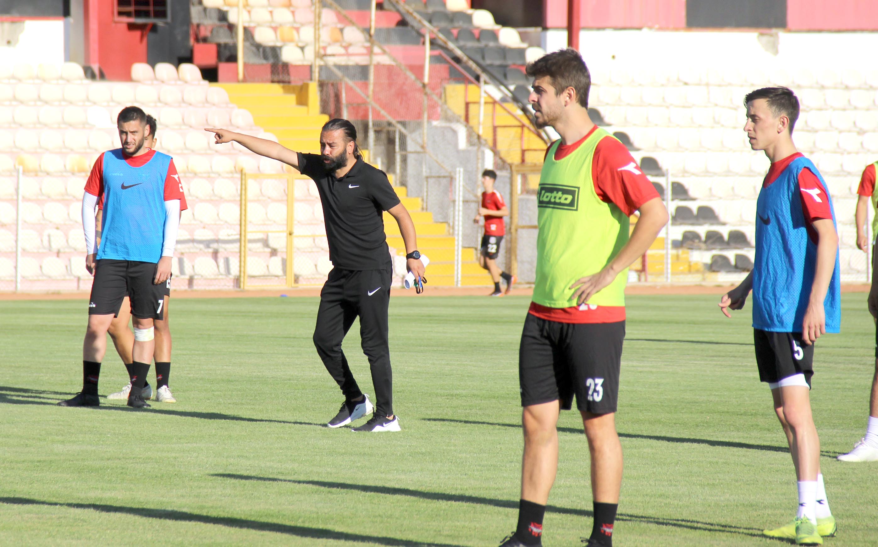 Yozgatspor 1959 FK Teknik Direktörü Nihat Tinel seri galibiyetlerin ligdeki