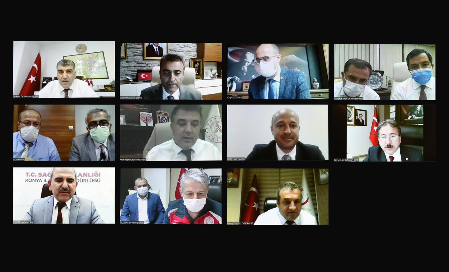 Sağlık Bakanı Fahrettin Koca, 11 ilin Sağlık Müdürleriyle videokonferans yöntemiyle