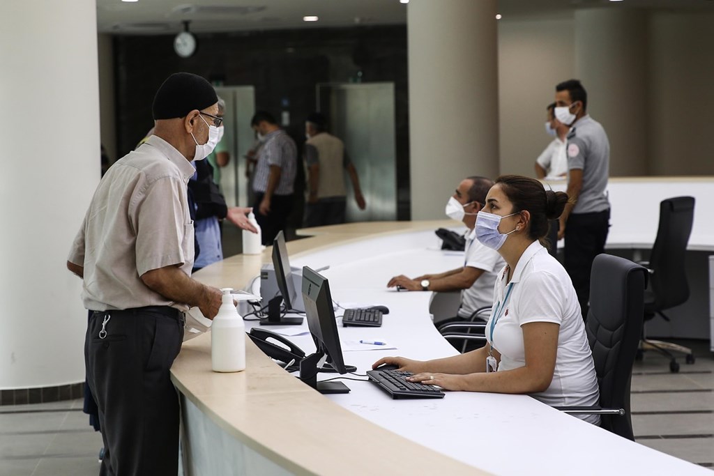 Aile, Çalışma ve Sosyal Hizmetler Bakanı Zehra Zümrüt Selçuk, 2002
