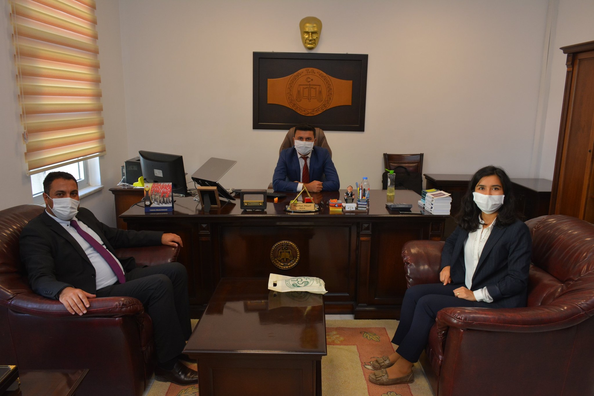 Sorgun Belediyesi tarafından ilçenin muhtelif bölgelerinde bozulan yollarda asfalt yama