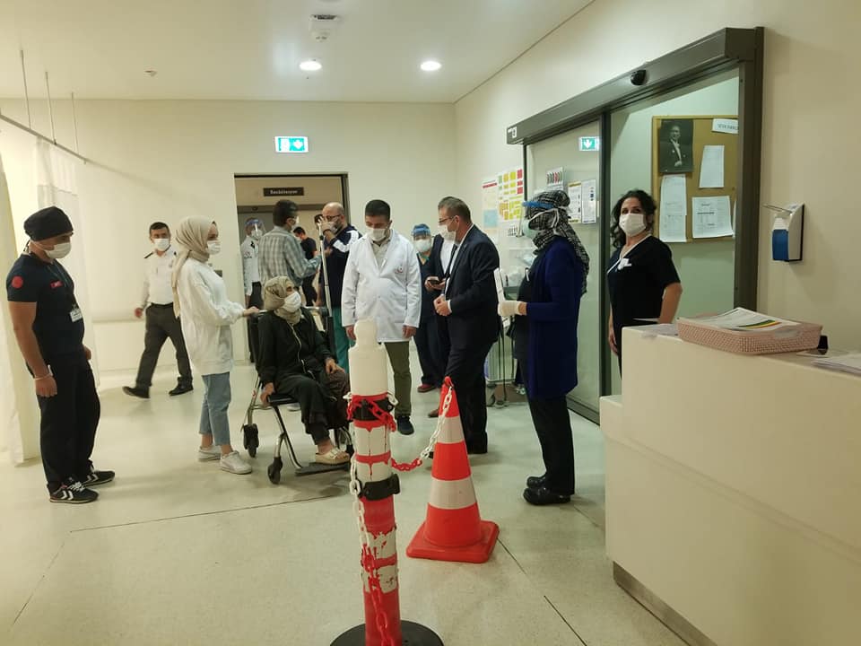 Yozgat Valisi Ziya Polat, Şehir Hastanesi Acil Servisini ziyaret ederek,