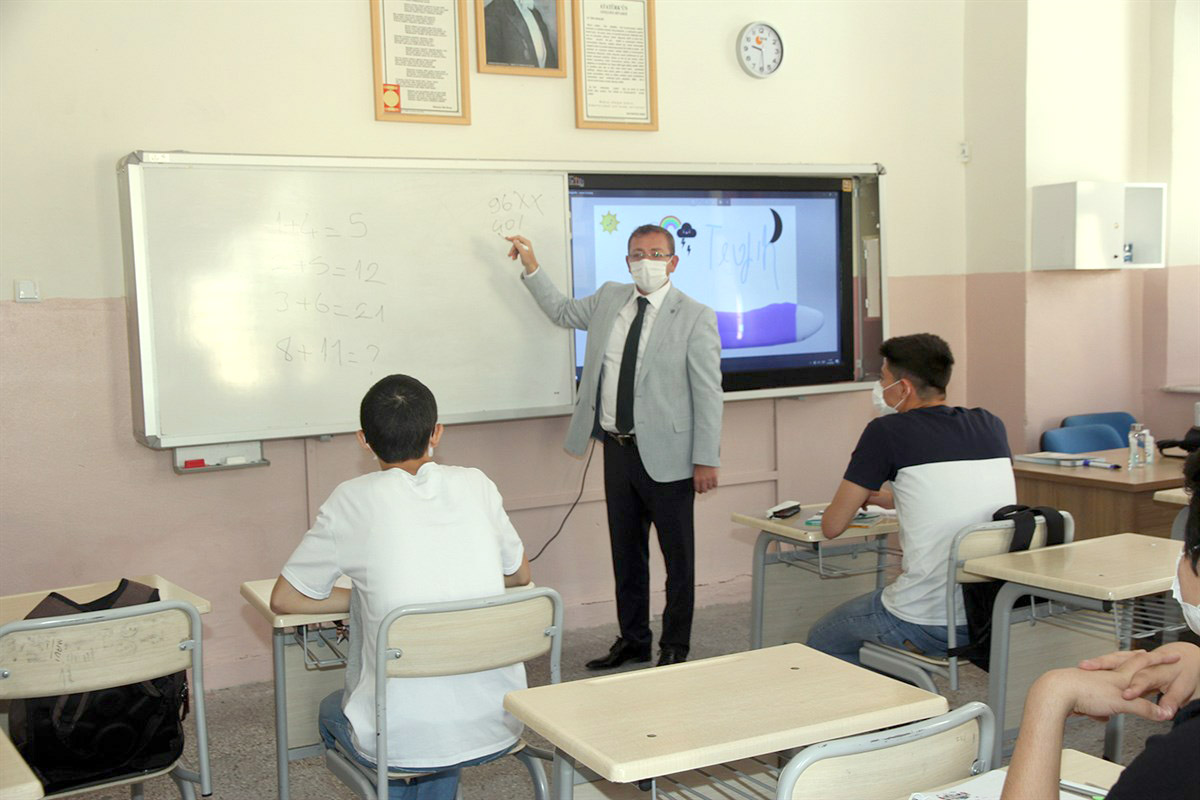 Yozgat Valisi Ziya Polat, 31 Ağustos’ta açılan 2020-2021 Eğitim Öğretim