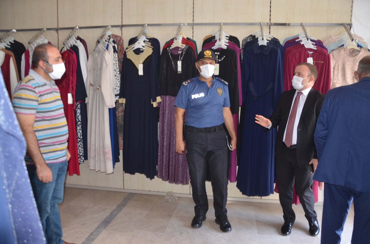 Covid-19 ile mücadele kapsamında Çekerek’te denetimler aralıksız devam ediyor.
