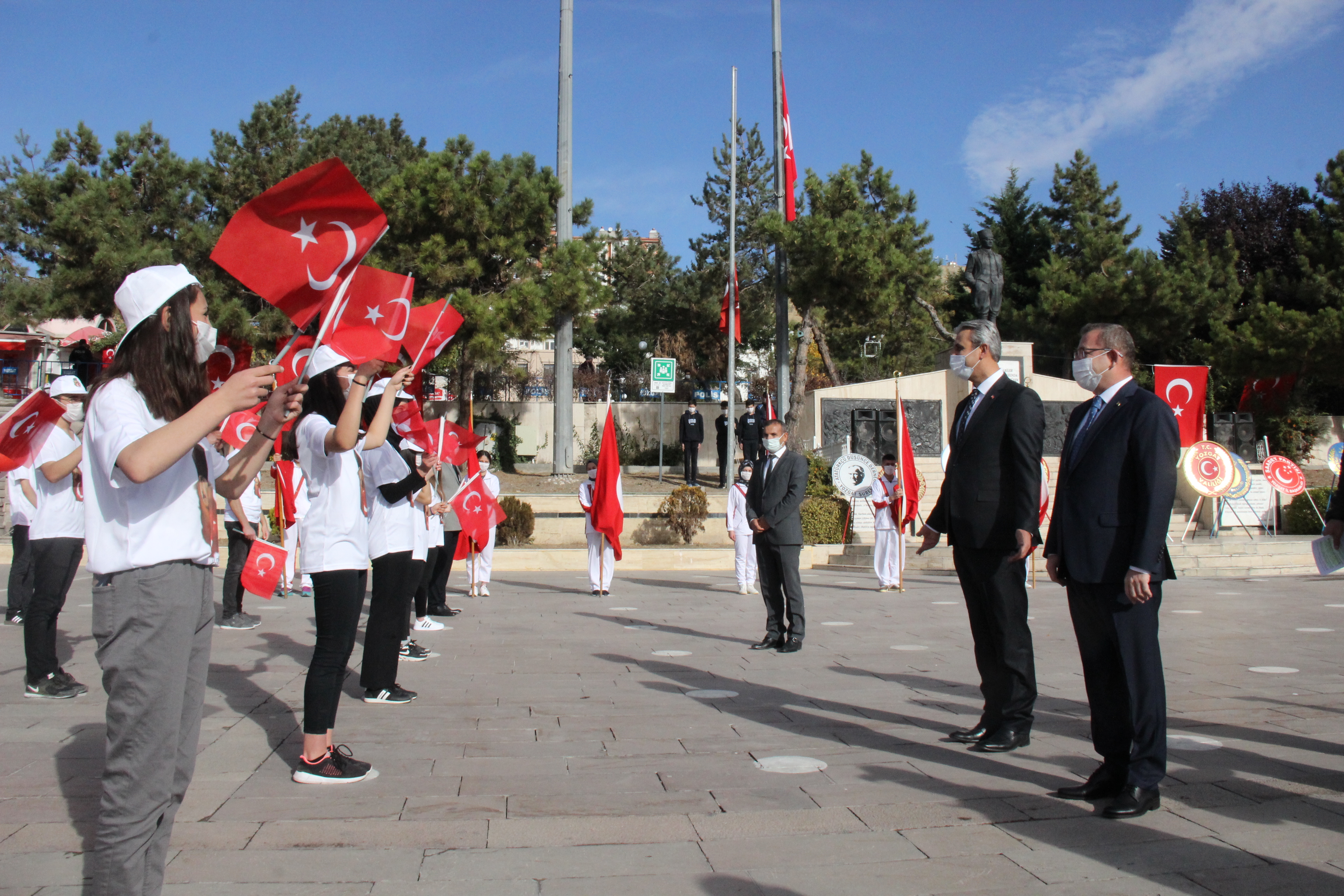 Tüm yurtta olduğu gibi Yozgat’ta da Cumhuriyetin kuruluşunun 97. yıl