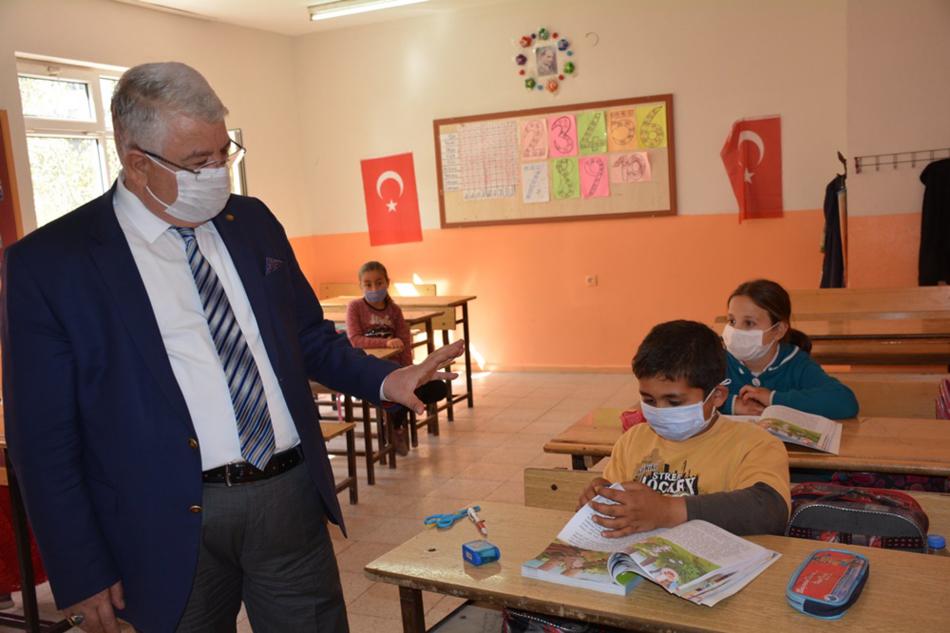 Yozgat İl Milli Eğitim Müdürü Yusuf Yazıcı, okul ziyaretleri kapsamında