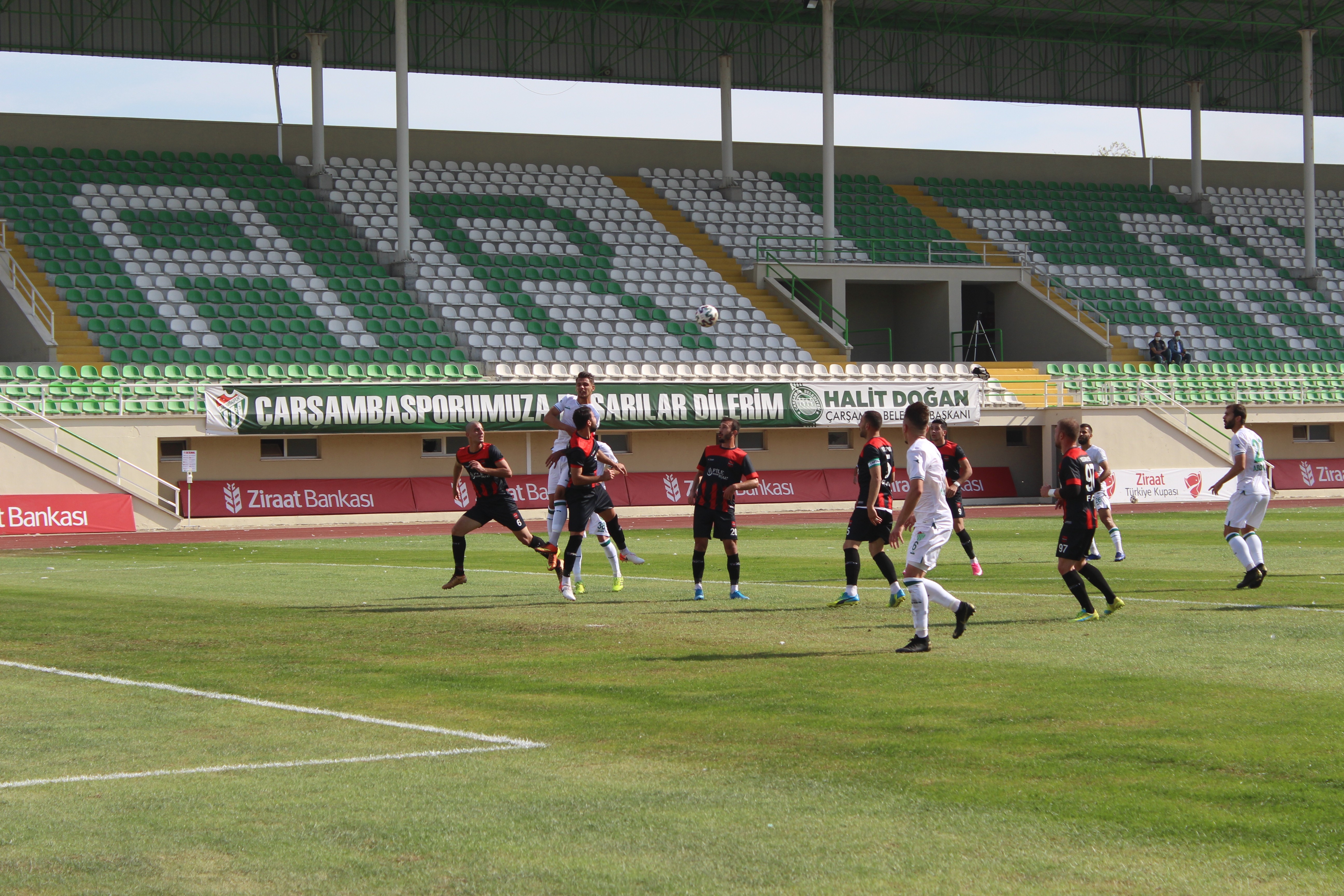 Sezona şampiyonluk hedefi ile başlamasına rağmen ilk 4 haftada sadece