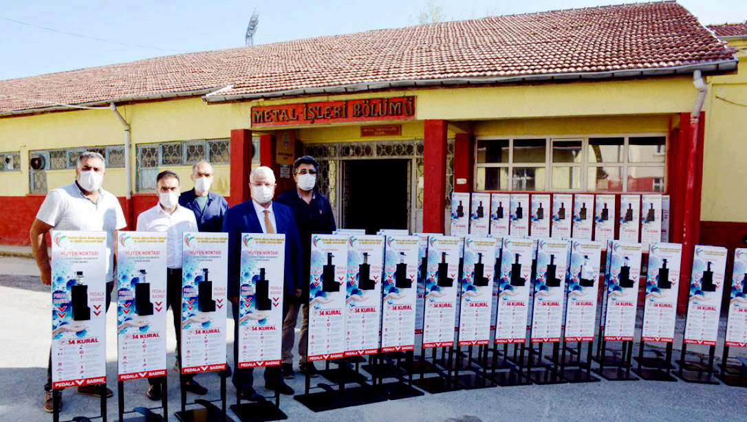 Yozgat Mimar Sinan Mesleki ve Teknik Anadolu Lisesinde Ayaklı Dezenfektan