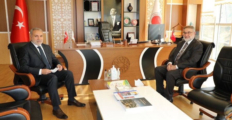 54. Hükümette Devlet Bakanlığı görevinde bulunmuş, devlet ve siyaset adamı