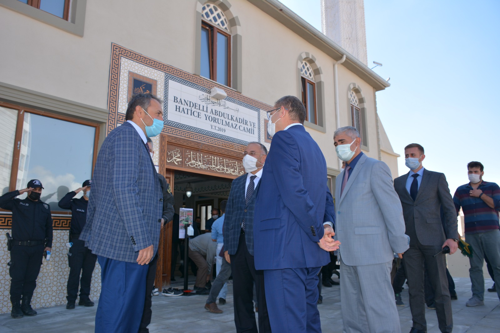 İşadamı Metin Taşkesen, Mualla Taşkesen ve Fatma Taşkesen tarafından Çapanoğlu