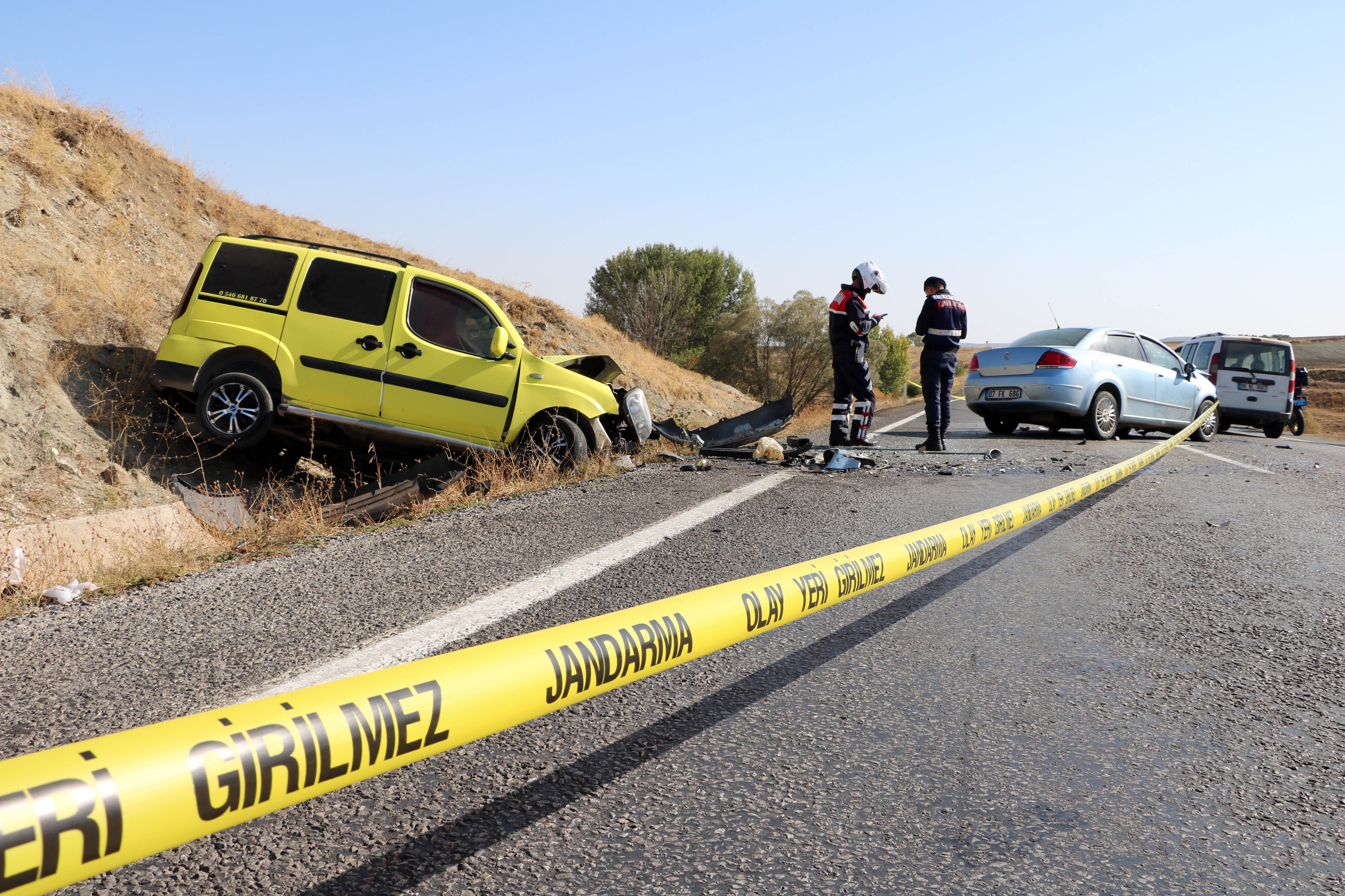 Yozgat’ta hatalı sollama yapan otomobilin karşı yönden gelen taksi ile
