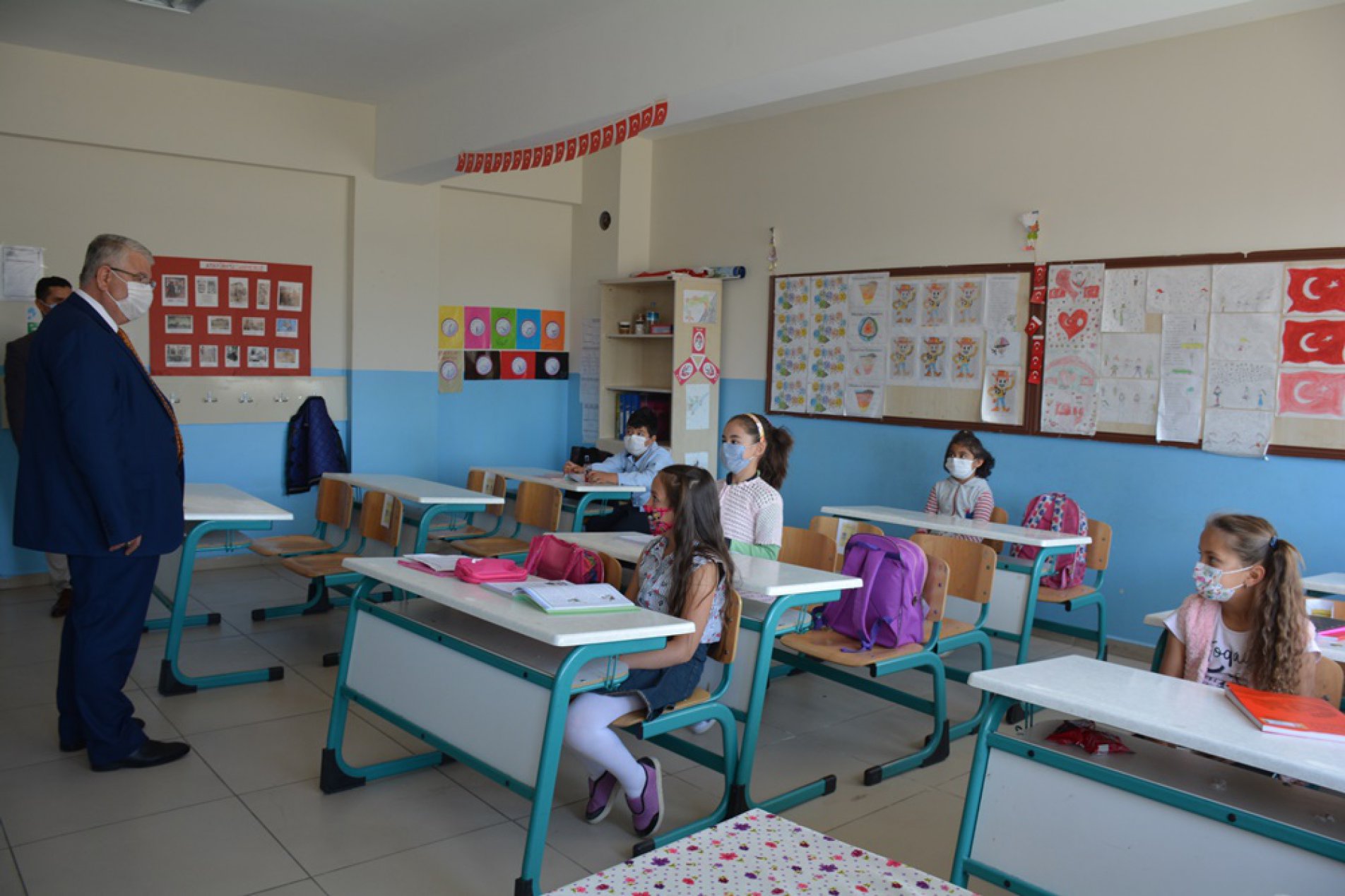 Yozgat İl Milli Eğitim Müdürü Yusuf Yazıcı, okullarda yüz yüze