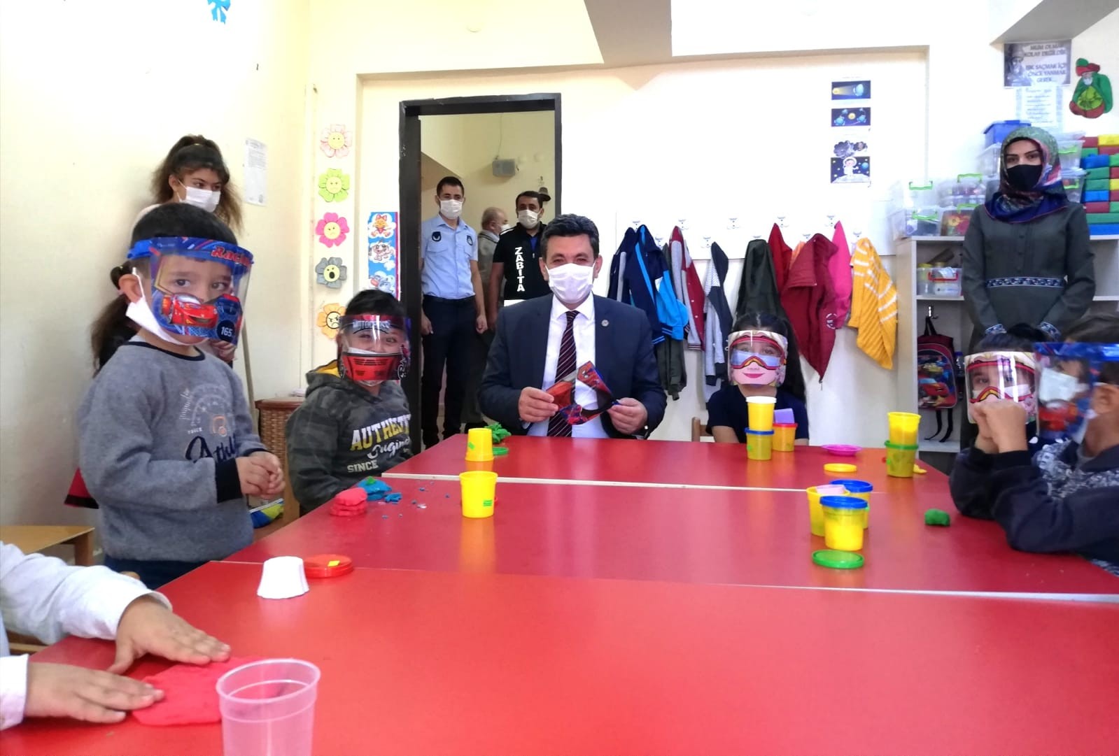 Yerköy Belediye Başkanı Ferhat Yılmaz, yüz yüze eğitime başlayan öğrencilere