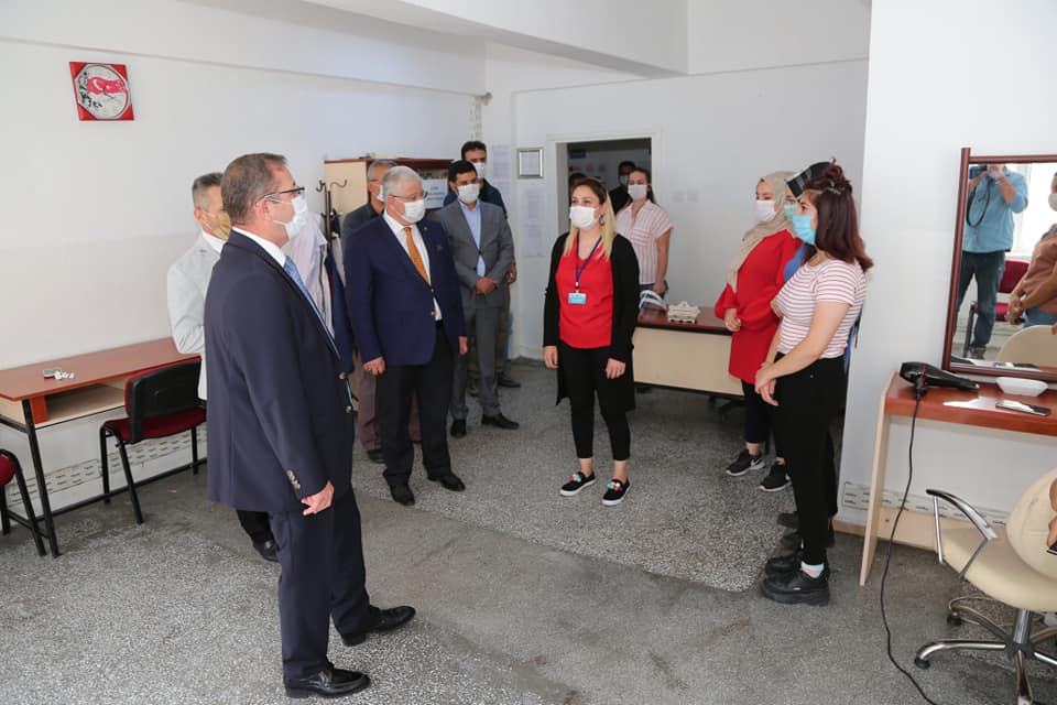 Yozgat’ta kurum ziyaretlerini sürdüren ve çalışmalar hakkında bilgi alan Vali