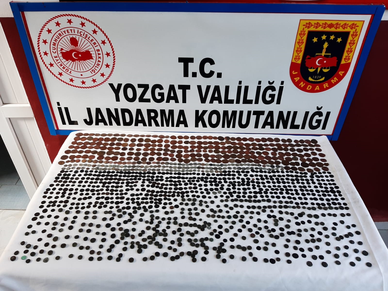 Yozgat’ta İl Jandarma ekiplerince düzenlenen operasyonda çeşitli dönemlere ait tarihi