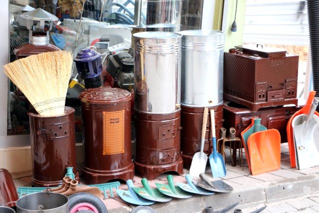 Kış aylarının sert geçtiği Yozgat’ta odun ve kömür sobalarından vazgeçilmiyor.
