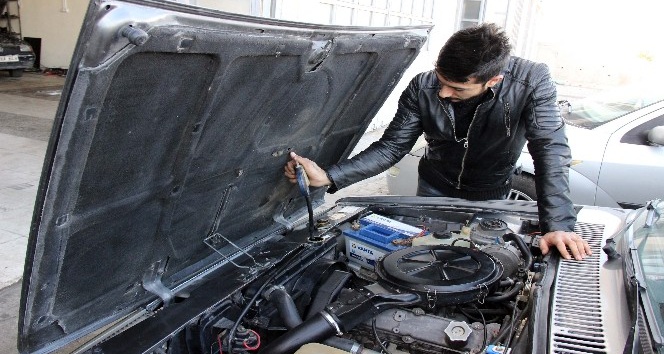 Yozgat''ta oto tamir ustaları, sürücülere yaklaşan kış mevsiminde karşılaşılabilecekleri sorunlara