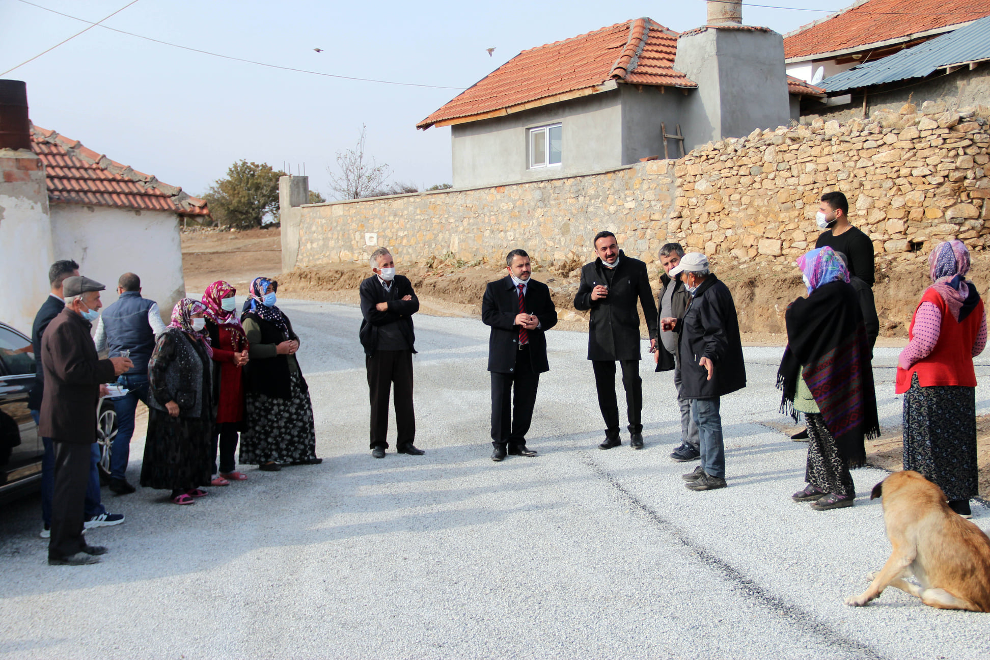 Akdağmadeni Belediyesi tarafından yürütülen yol yapım ve onarım çalışmaları kapsamında