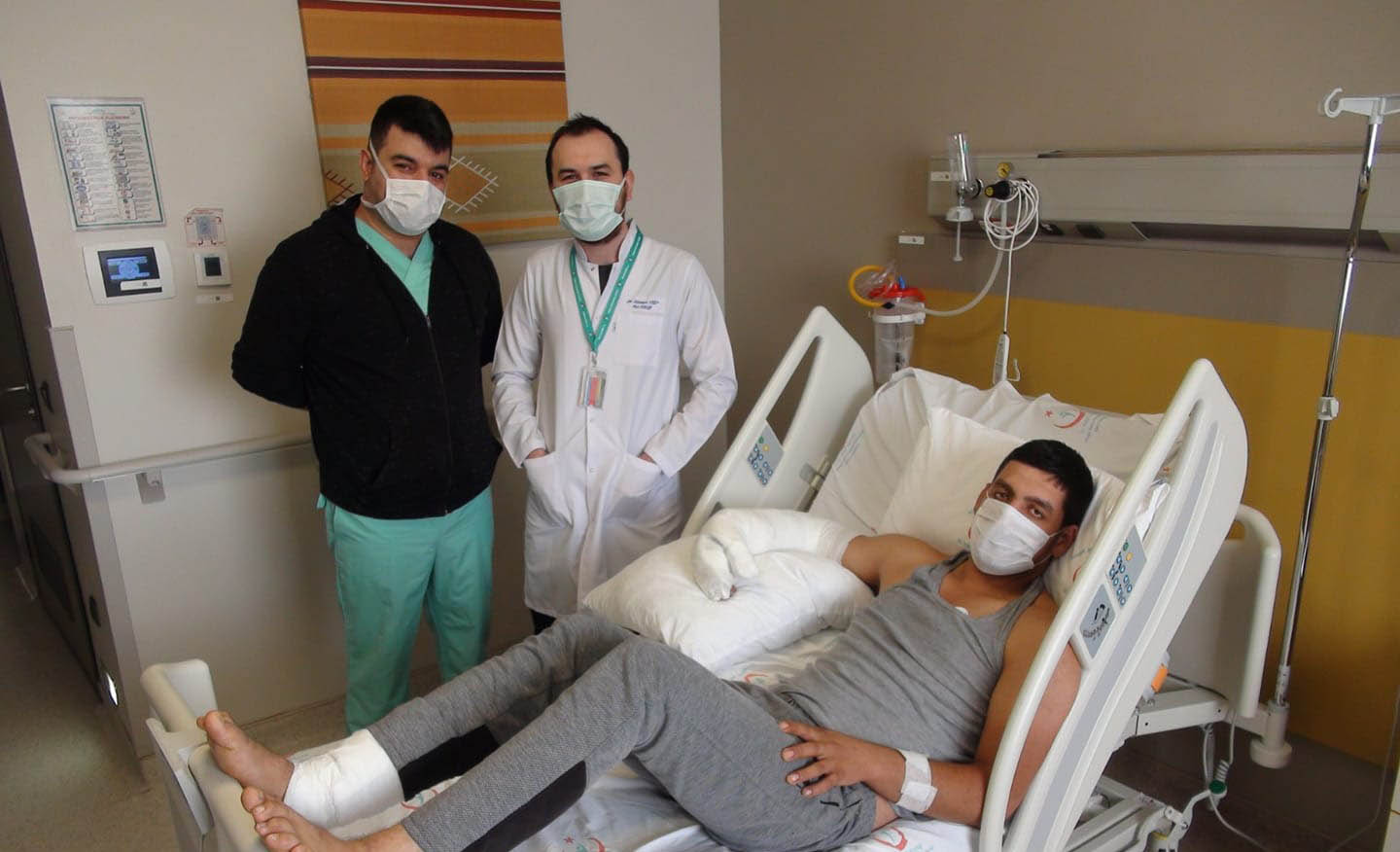 Kolunda cam kesiği sebebi ile Yozgat Şehir Hastanesine getirilen bir