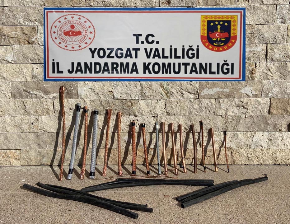 Yozgat’ın Şefaatli ilçesinde Jandarma ekipleri tarafından 2 adet tarihi eser