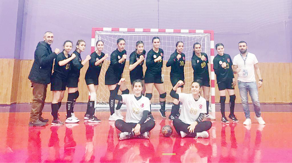 Kadınlar Hentbol Birinci Ligi’nde mücadele eden Yozgat Aile ve Sosyal