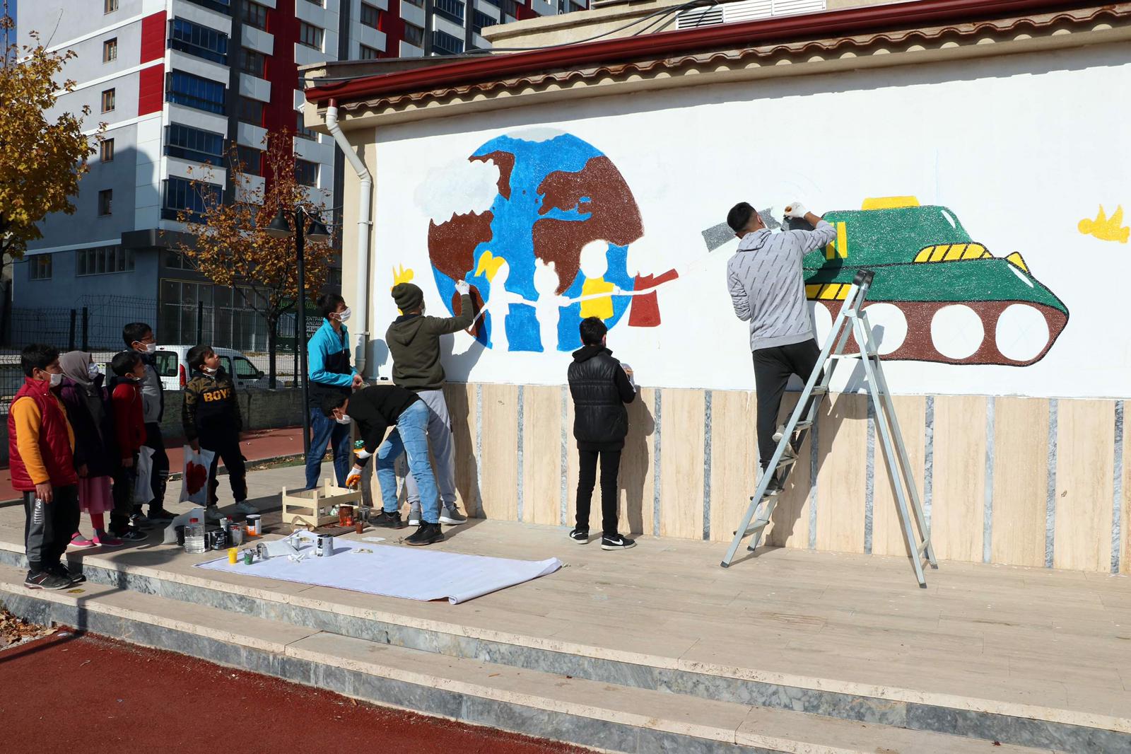 Suriye, Afganistan ve Irak’tan Türkiye’ye gelen ve Yozgat’ta yaşayan sığınmacı