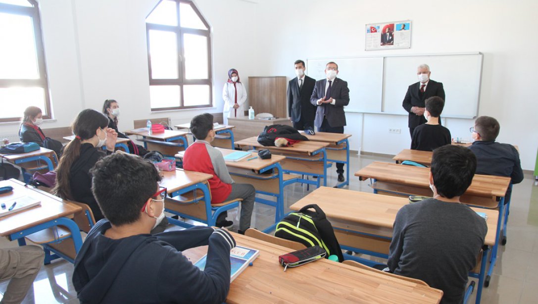 Yozgat Valisi Ziya Polat, İl Milli Eğitim Müdürü Yusuf Yazıcı,