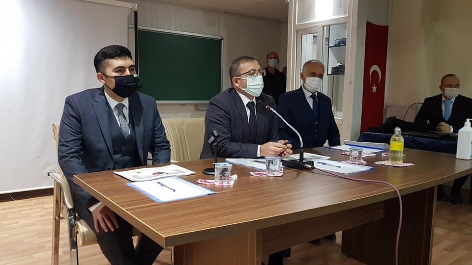 Yozgat Valisi Ziya Polat, Yenifakılı ilçesinde muhtarlar toplantısına katıldı.
