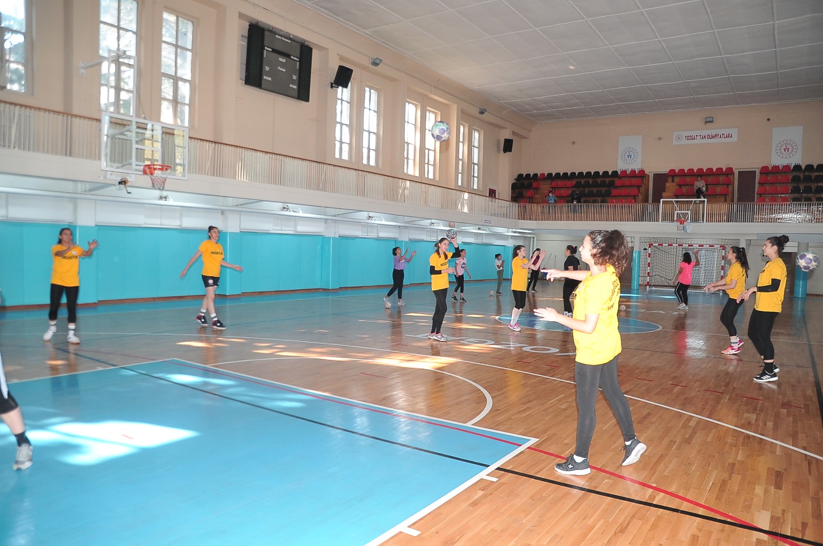 Kadınlar Hentbol Birinci Ligi’nde mücadele eden Yozgat Aile ve Sosyal