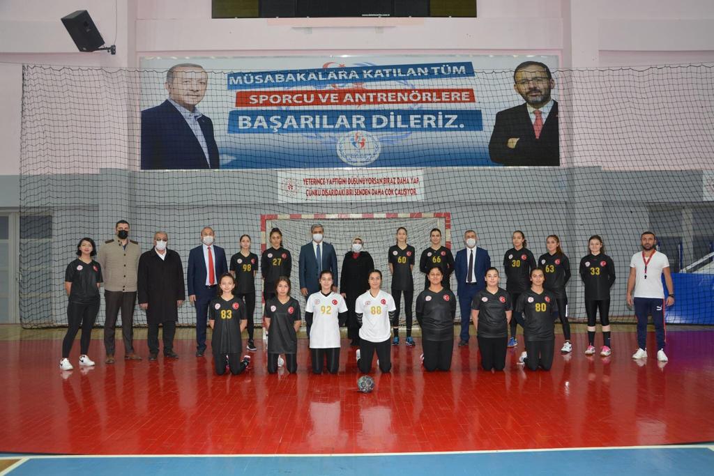 Yozgat Belediye Başkanı Celal Köse, Kadınlar Hentbol 1’nci Lig’inde mücadele