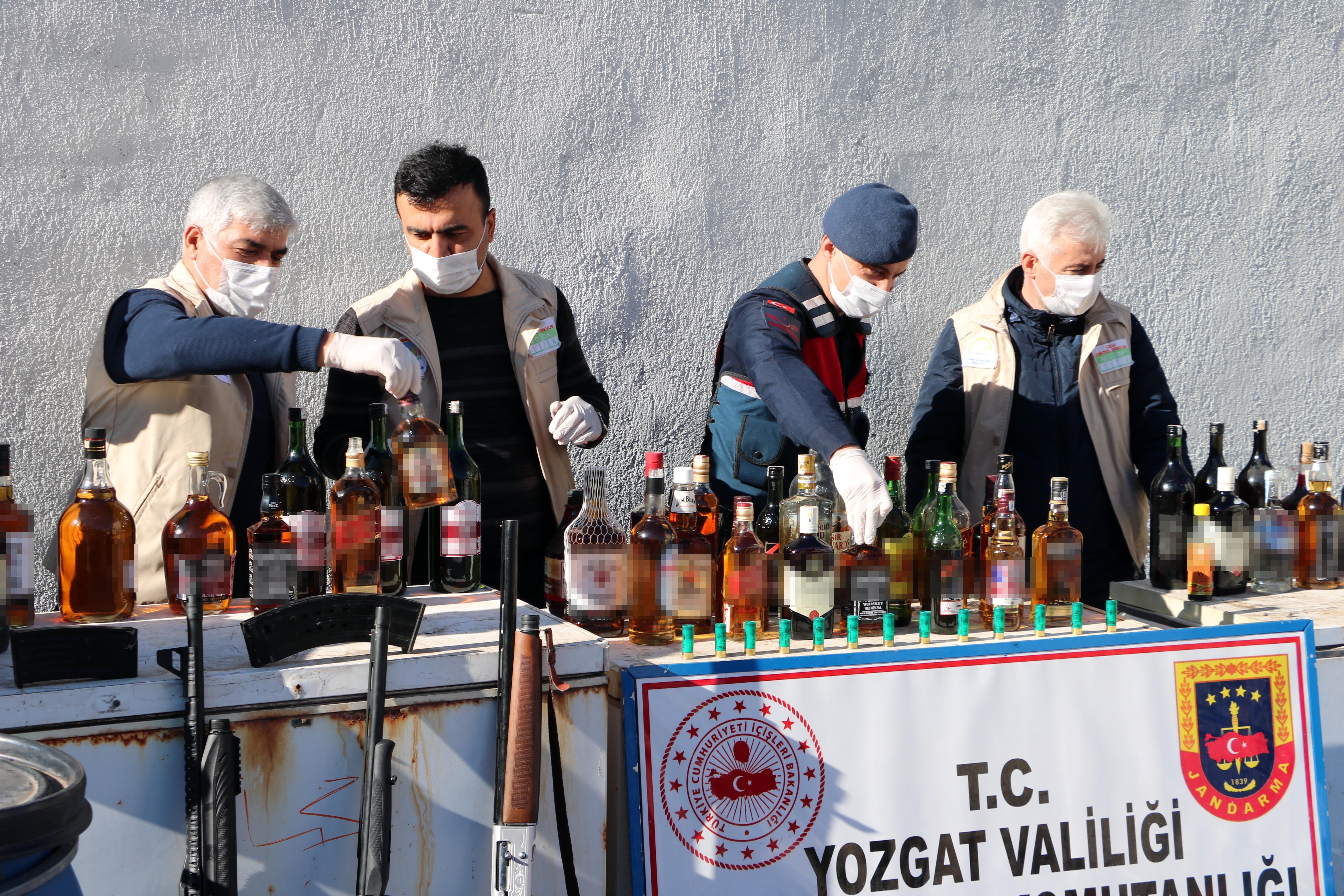 Yozgat’ta yılbaşı öncesi 2 adreste düzenlenen operasyonda 310 litre sahte