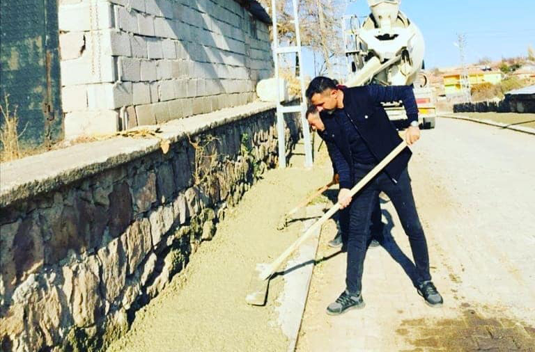 Uzunlu Belediye Başkanı Okan Yaşar Elbaşı, sıra dışı çalışmalarıyla örnek