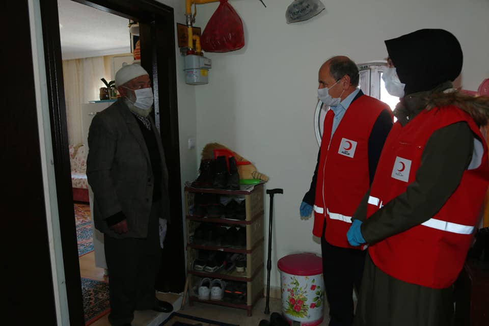 İçişleri Bakanlığının genelgesi sonrasında sokağa çıkması kısıtlaması bulunan 65 yaş